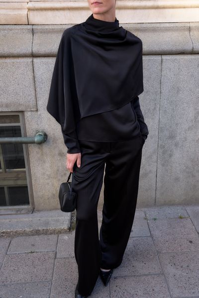 Hovedbilde THE SOPHIA SATIN BLOUSE Black