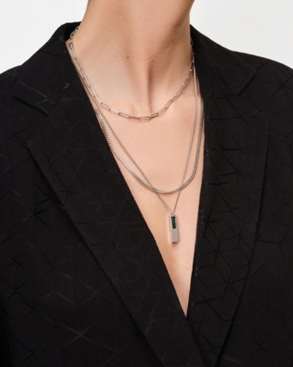 CURB CHAIN M