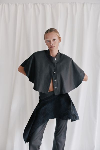 Hovedbilde ZOE CAPE Black